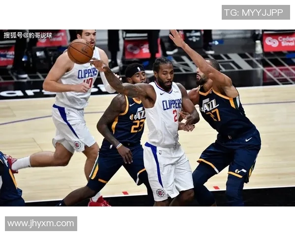 NBA爵士对快船赛事分析及双方近期状态对比探讨