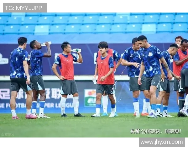 中超焦点战大连迎战苏宁两队争夺季后赛名额激烈对决即将上演 中超焦点战大连迎战苏宁两队争夺季后赛名额激烈对决即将上演